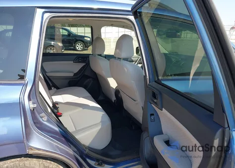 2017 Subaru Forester 2.5I Premium z USA, uszkodzony, nr VIN JF2SJAEC4HH523633